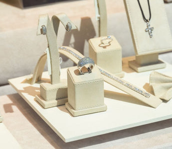 The Meaning Behind Gifting Jewelry: A Special Gift with Significance