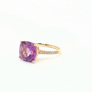 Yellow Gold Cocktail Ring with Reddish Purple Cushion Cut Amethyst